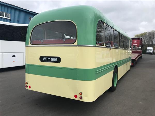 Bedford SB Duple with diesel engine Bedford SB Duple with diesel engine