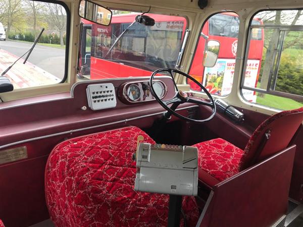 Bedford SB Duple with diesel engine Bedford SB Duple with diesel engine