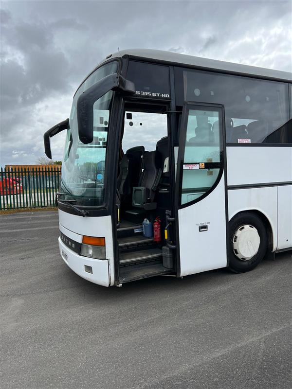 2004 Setra 315 GT 49 Seat coach, 6 speed. 2004 Setra 315 GT 49 Seat coach, 6 speed.
