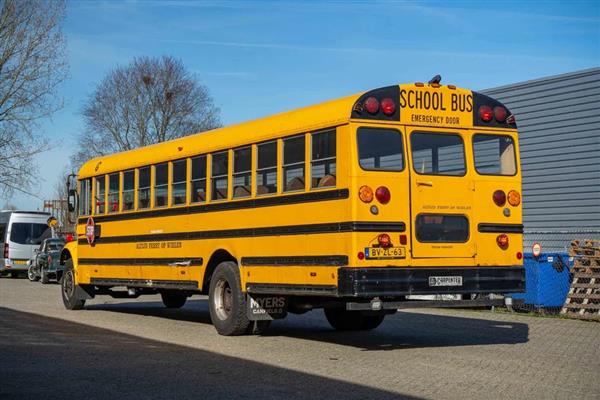 1998 International Harvester School bus located in Holland 1998 International Harvester School bus located in Holland